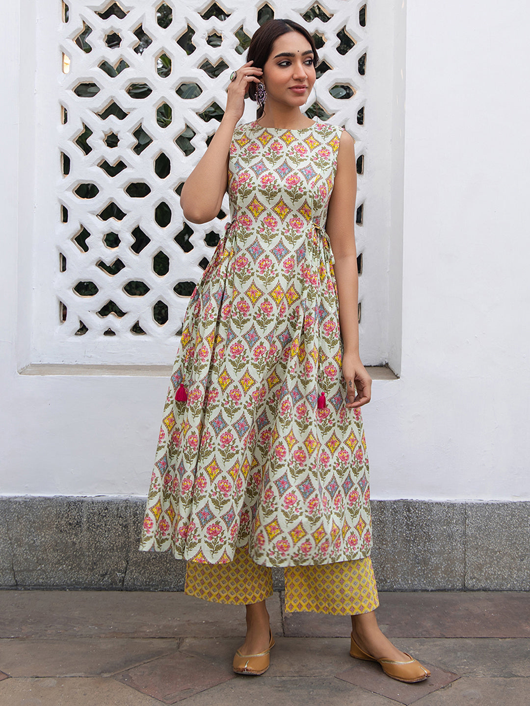 Janasya Light Green Cambric Ethnic Motifs Kurta & Bottom