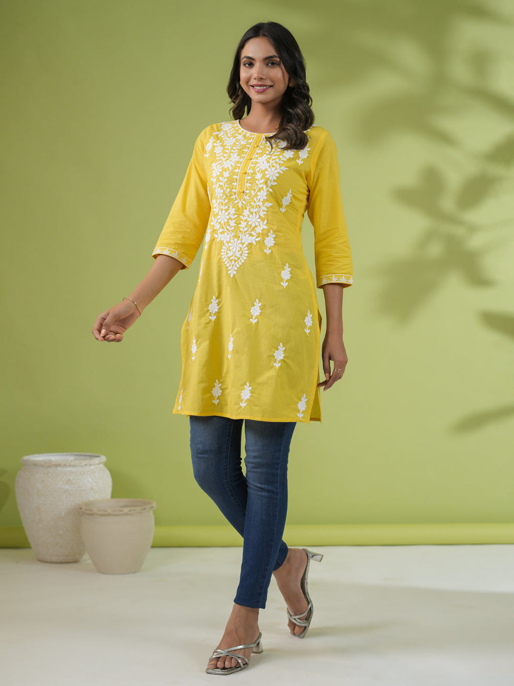 Janasya Straight Cotton Cambric Yellow Ethnic Motifs Round Neck Tunic