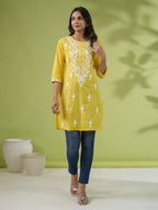 Janasya Straight Cotton Cambric Yellow Ethnic Motifs Round Neck Tunic