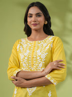 Janasya Straight Cotton Cambric Yellow Ethnic Motifs Round Neck Tunic
