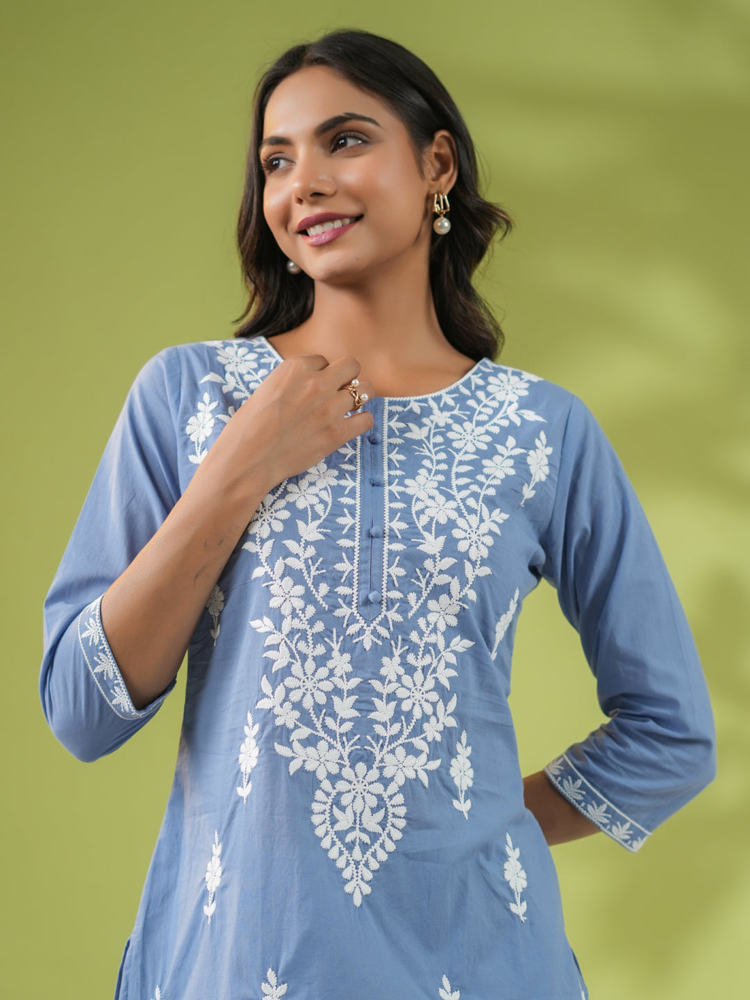 Janasya Straight Cambric Blue Embroidered Round Neck Tunic
