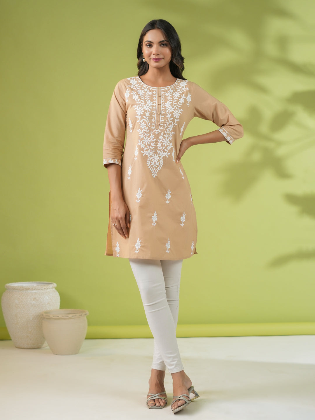 Janasya Straight Cambric Beige Embroidered Round Neck Tunic