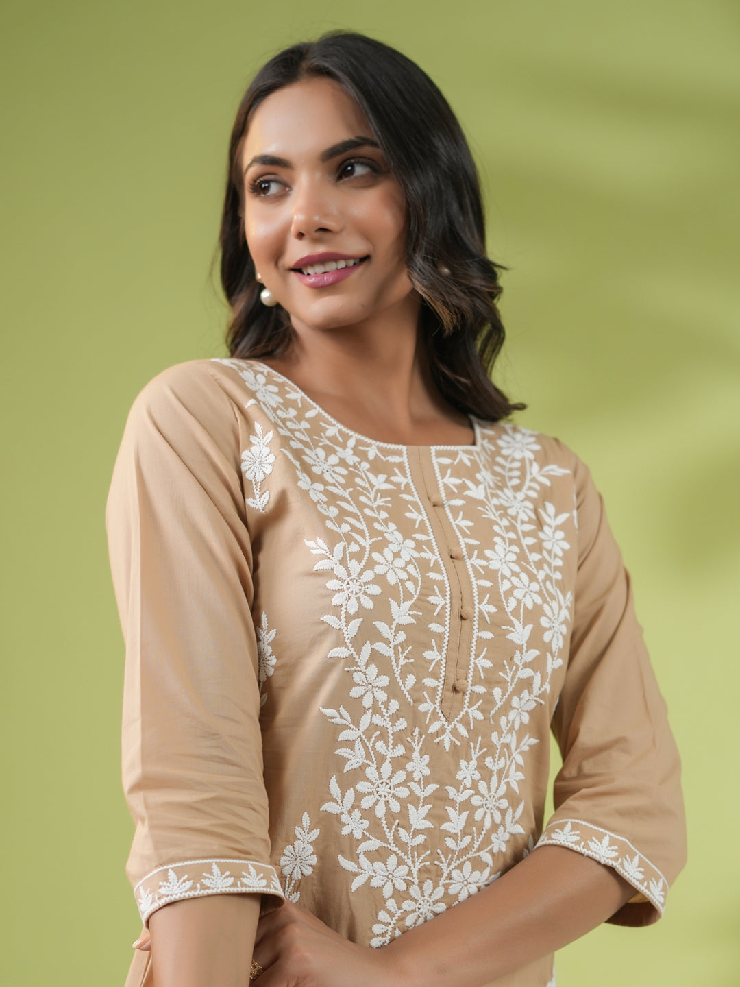 Janasya Straight Cambric Beige Embroidered Round Neck Tunic