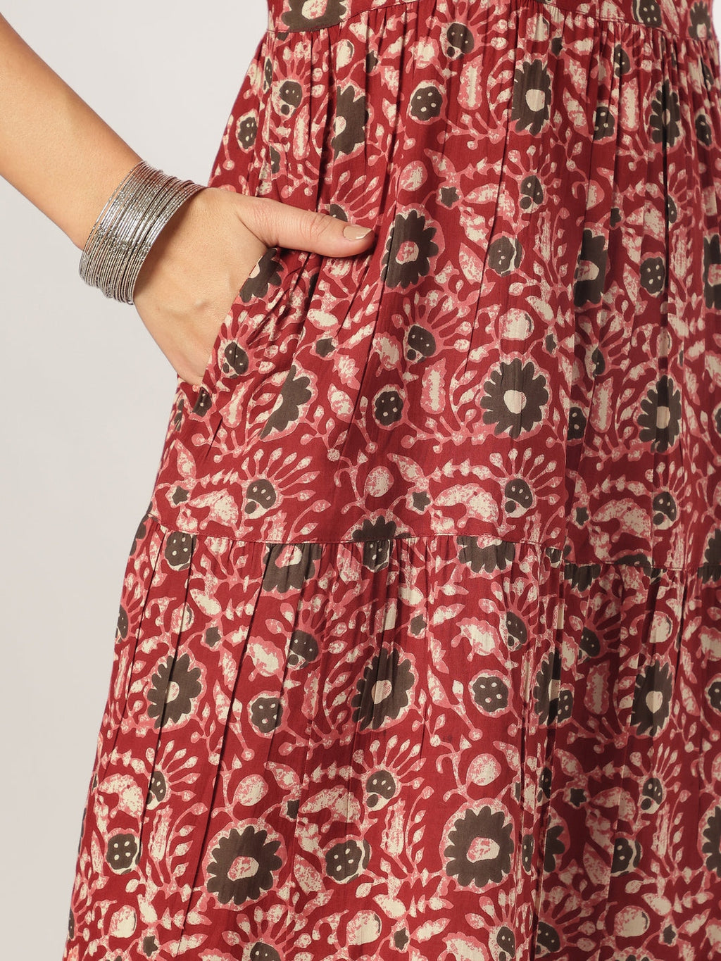 Janasya Dark Cotton Floral Tiered Kurta Set - Distacart