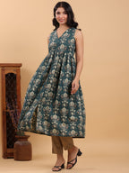 Janasya Dark Green Cambric Ethnic Motifs Kurta