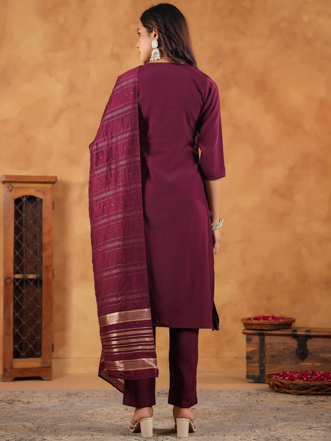 Janasya Dark Chanderi Embroidered Straight Kurta Set
