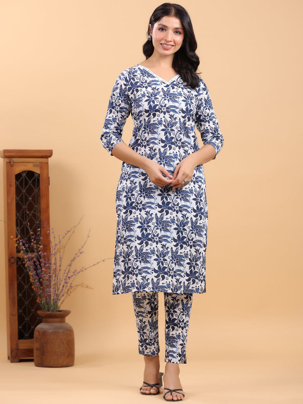 Janasya Light Cotton Floral Straight Kurta Set