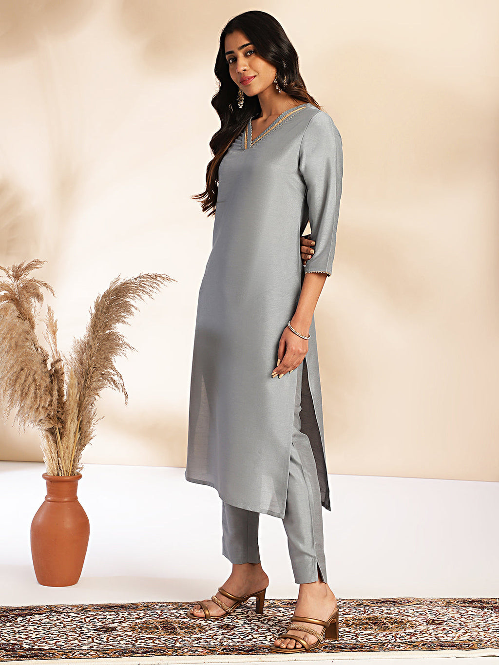 Janasya Grey Crepe Silk Solid Regular Kurta Set