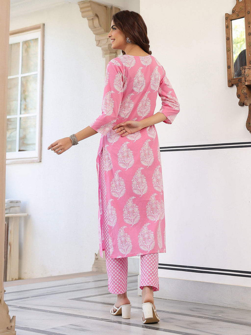Janasya Light Cotton Ethnic Motifs Straight Kurta Set