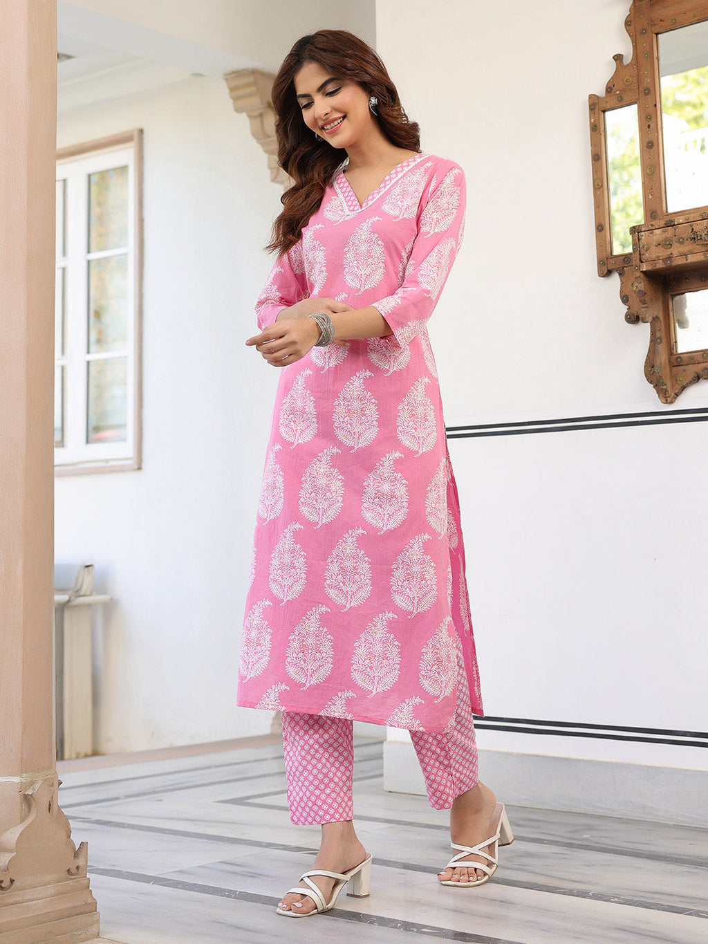 Janasya Light Cotton Ethnic Motifs Straight Kurta Set