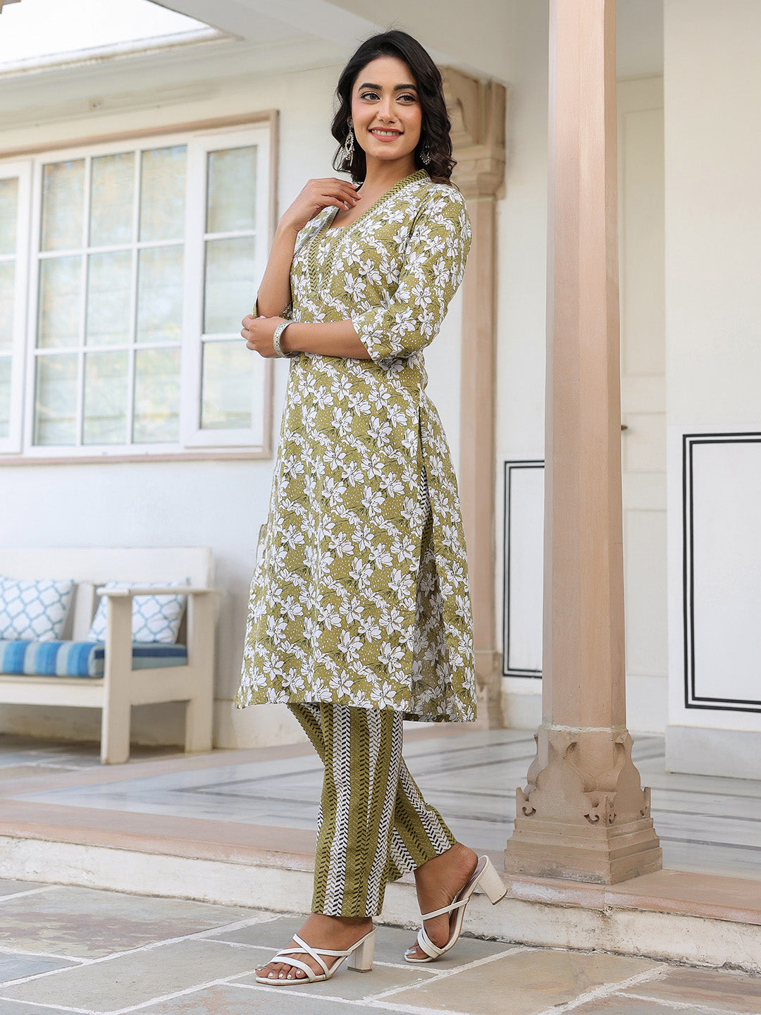 Janasya Dark Cotton Floral Straight Kurta Set