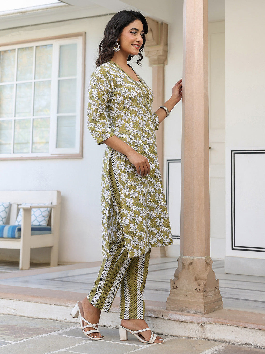 Janasya Dark Cotton Floral Straight Kurta Set