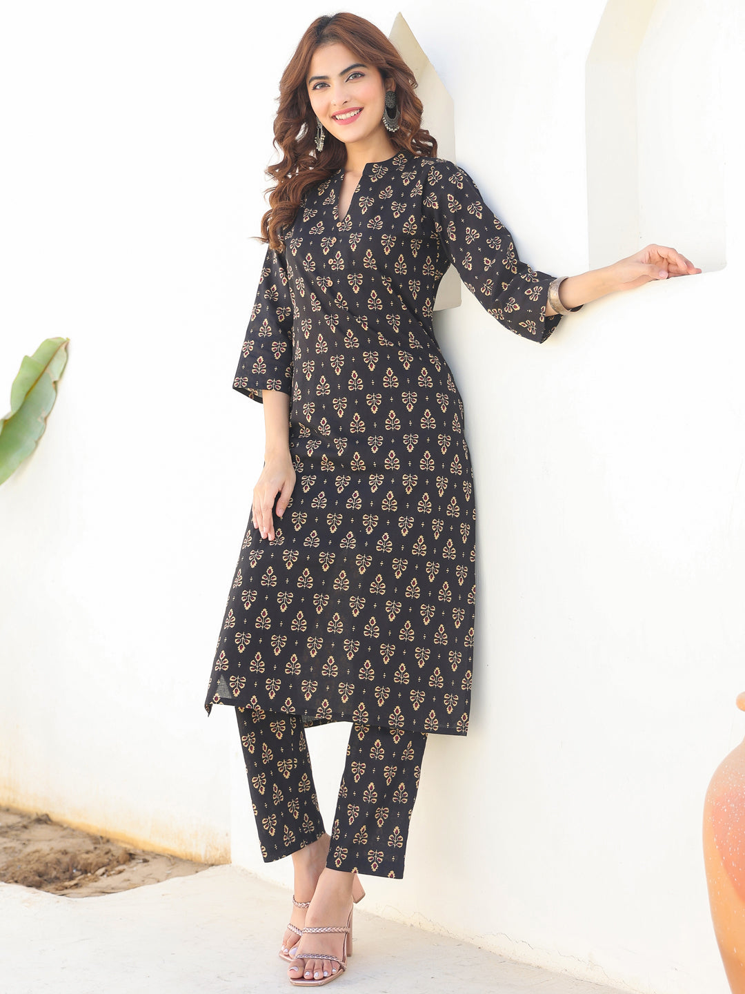 Janasya Dark Cotton Floral Straight Kurta Set
