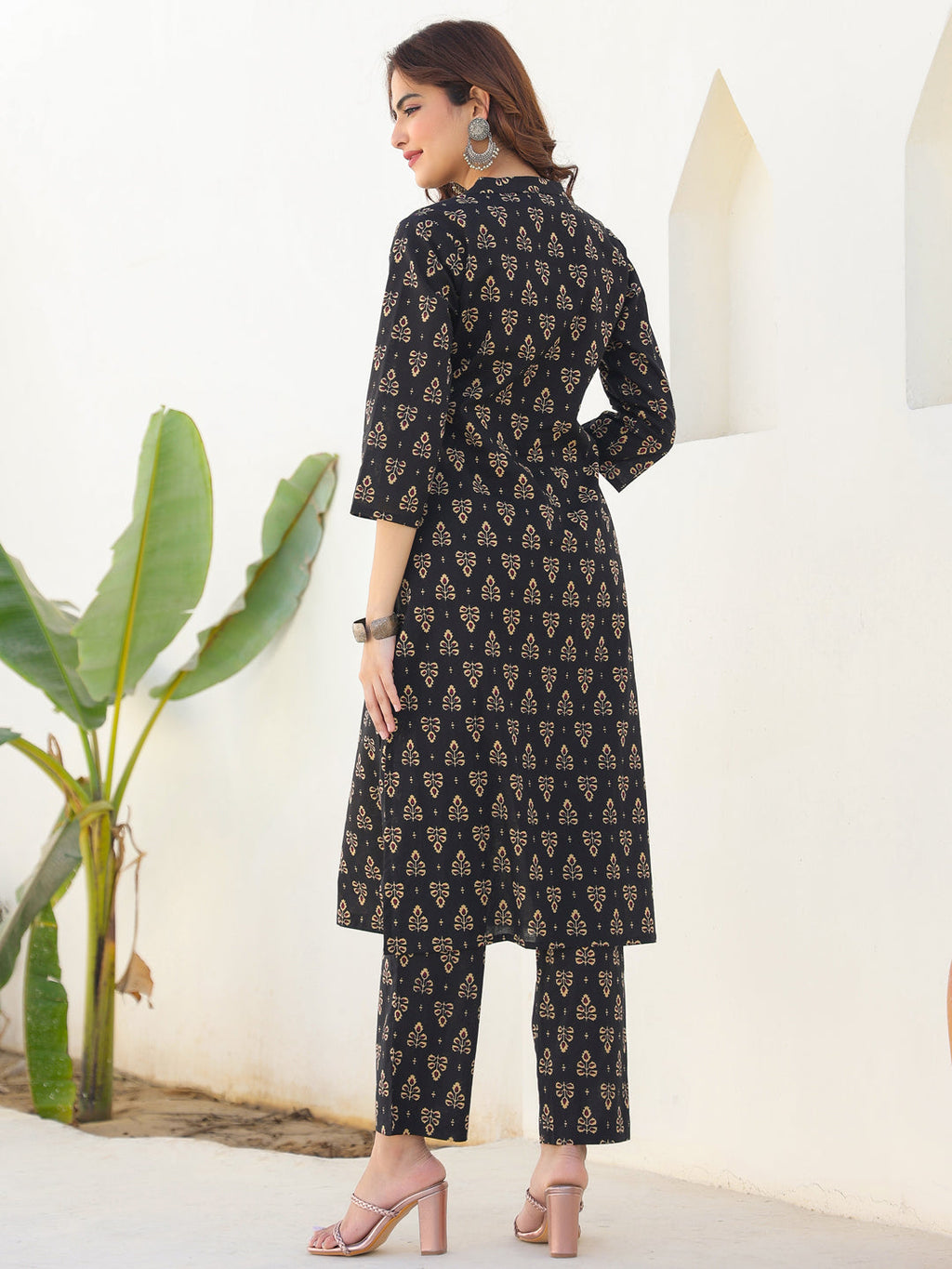 Janasya Dark Cotton Floral Straight Kurta Set