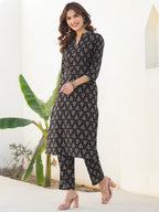 Janasya Dark Cotton Floral Straight Kurta Set