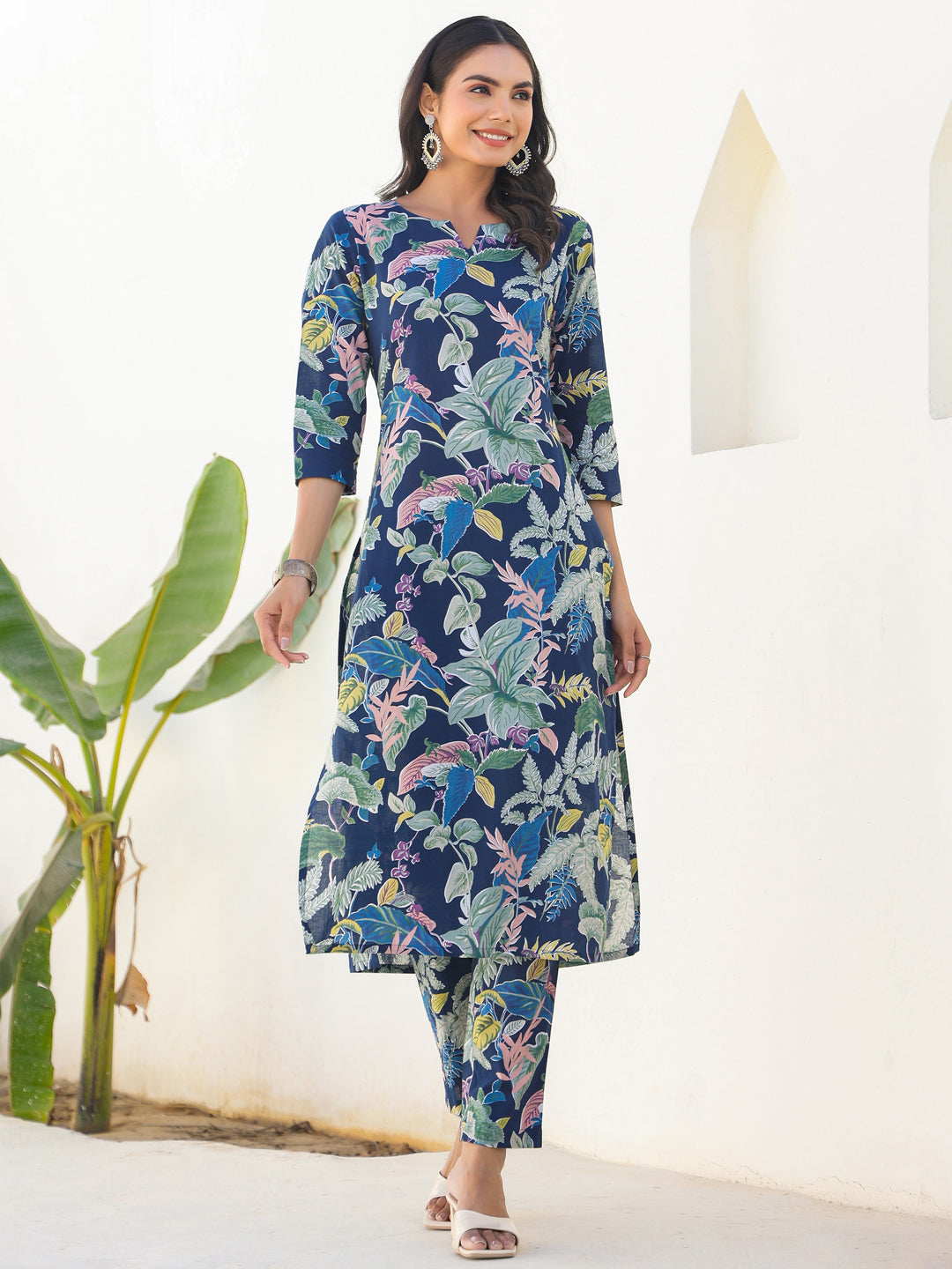 Janasya Dark Cotton Floral Straight Kurta Set