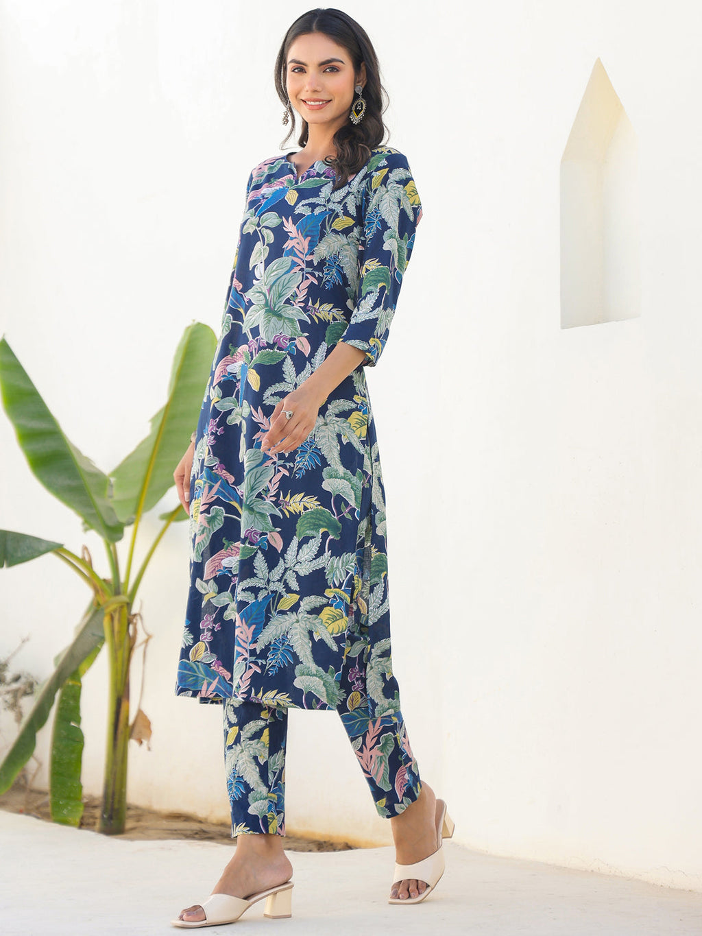 Janasya Dark Cotton Floral Straight Kurta Set