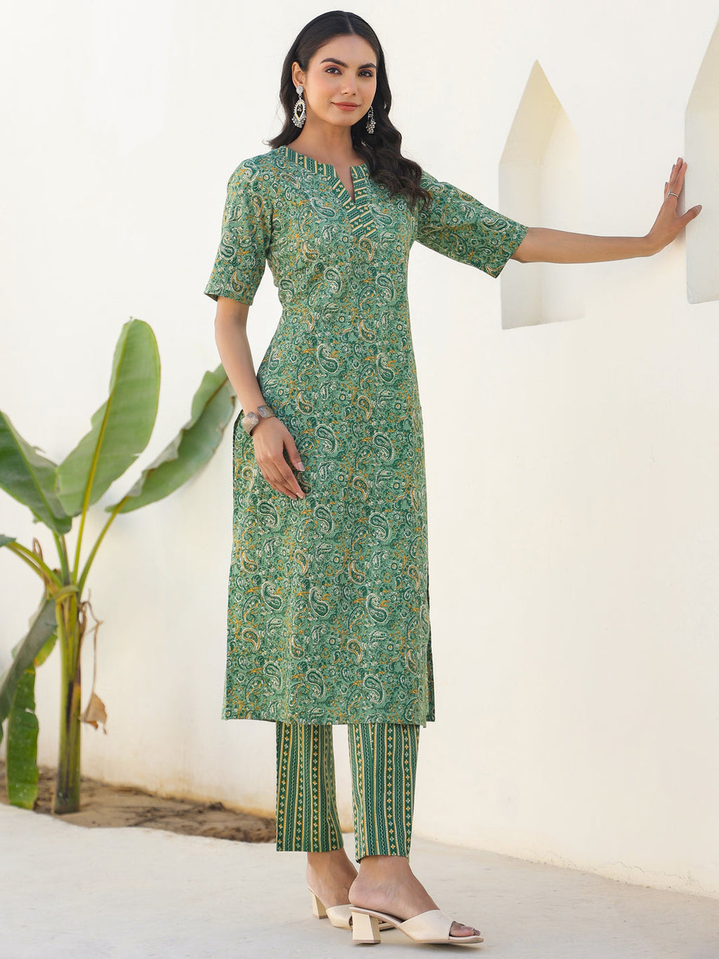 Janasya Light Cotton Paisley Straight Kurta Set