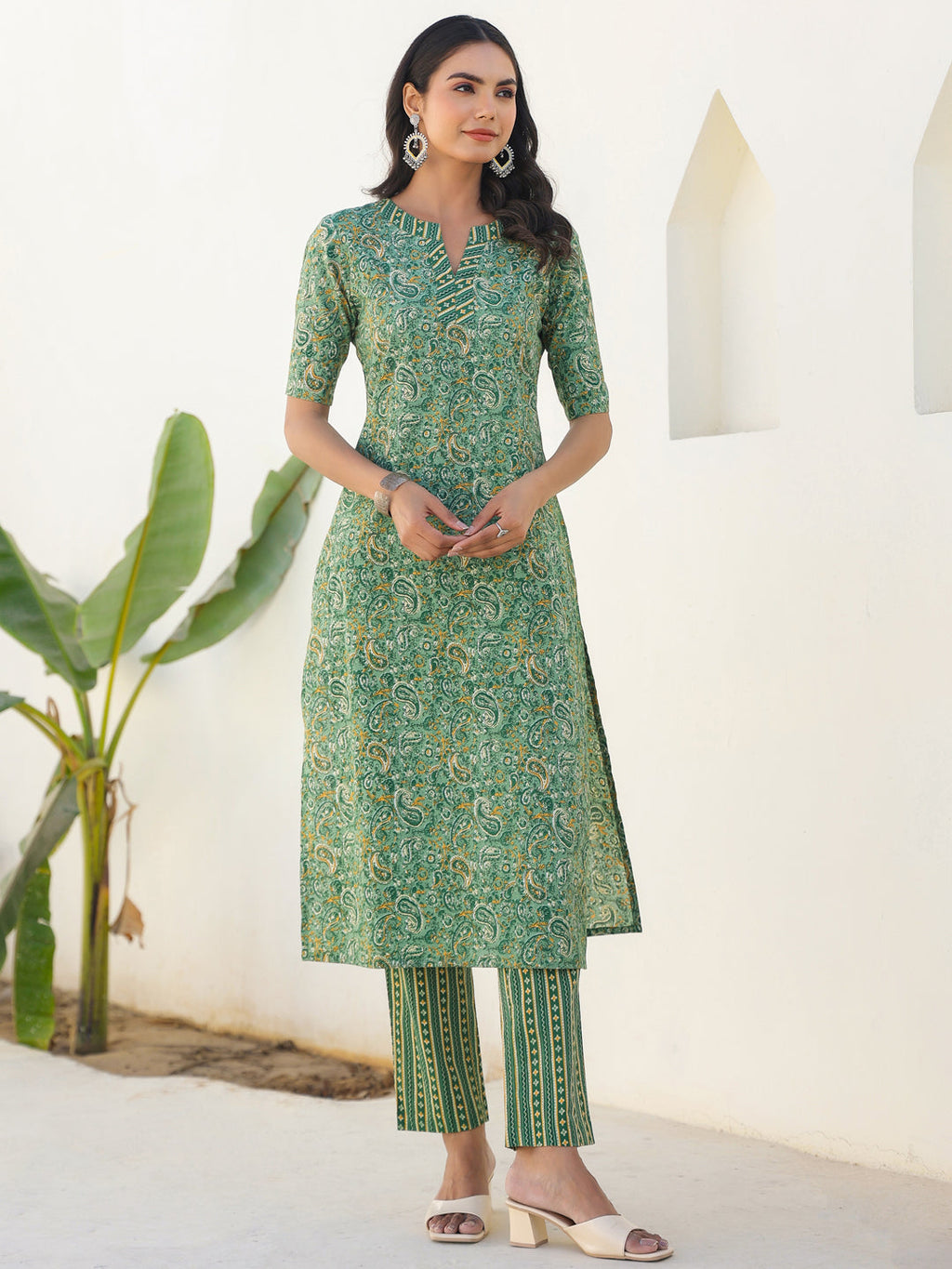 Janasya Light Cotton Paisley Straight Kurta Set