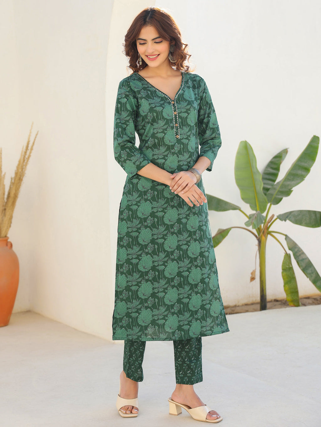 Janasya Dark Cotton Floral Straight Kurta Set