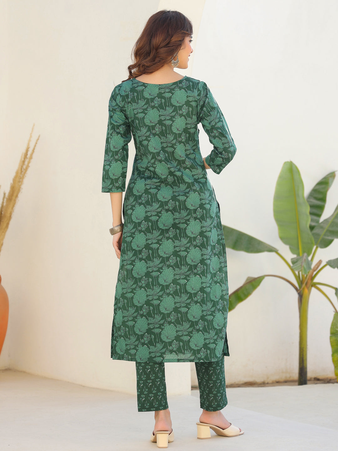 Janasya Dark Cotton Floral Straight Kurta Set