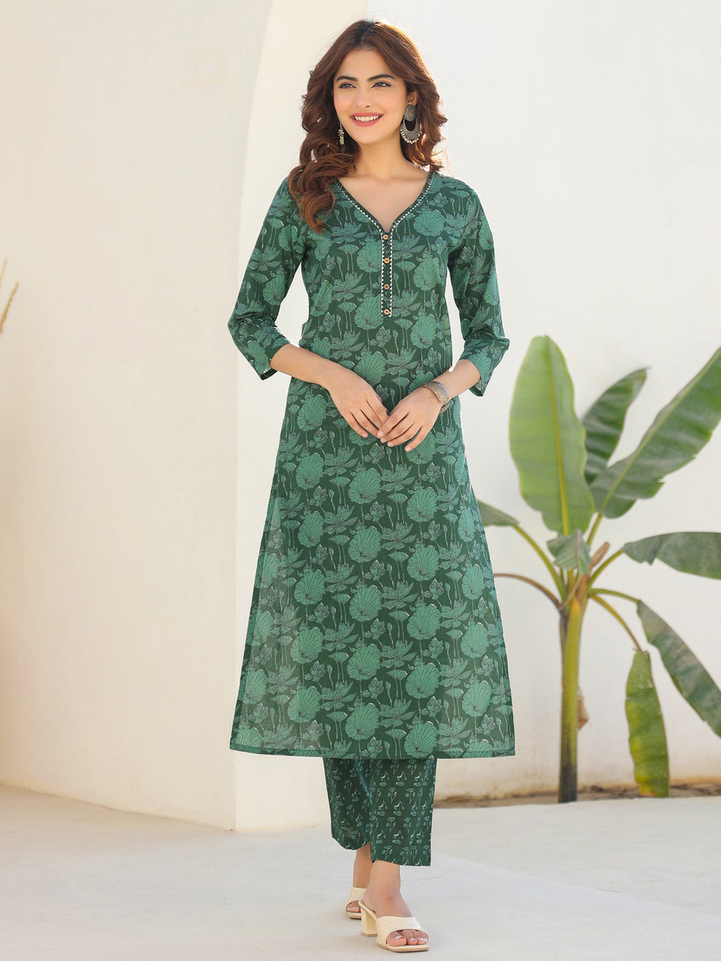 Janasya Dark Cotton Floral Straight Kurta Set