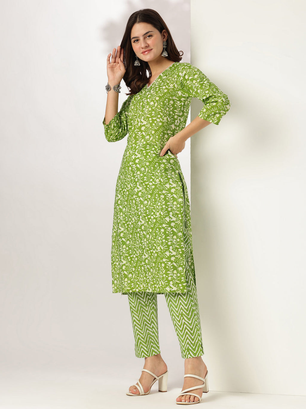 Janasya Bright Cotton Floral Straight Kurta Set