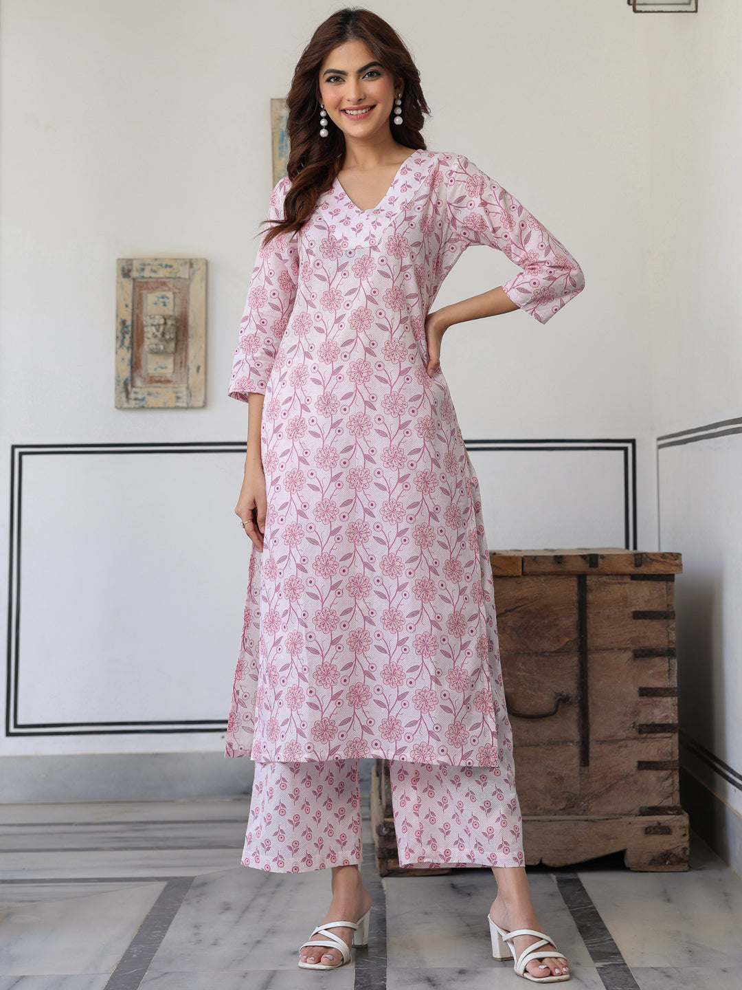 Janasya Light Cotton Floral Straight Kurta Set
