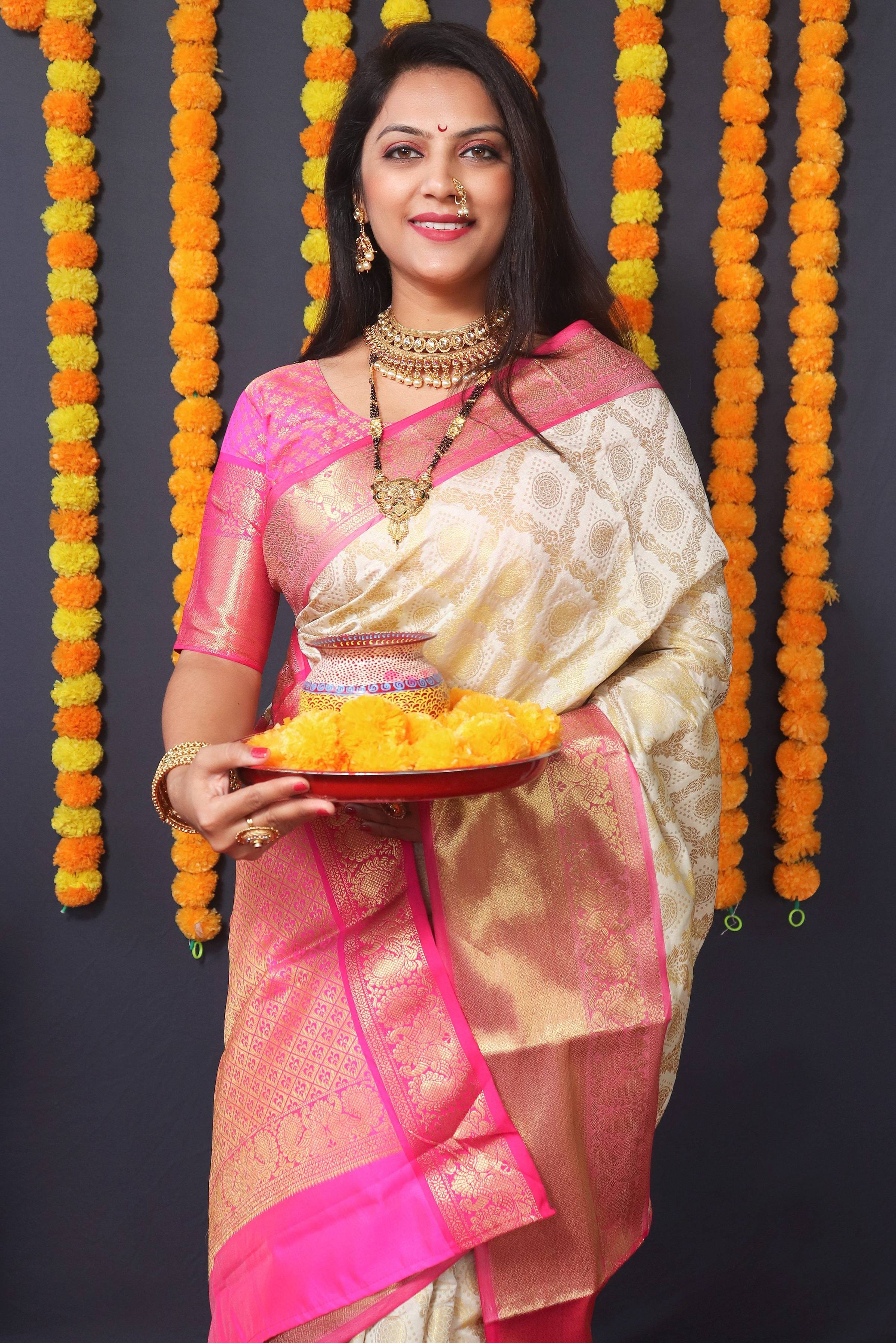 Jyoti Fashion Women's Off White Kanchipuram Silk Zari Woven Saree with Blouse