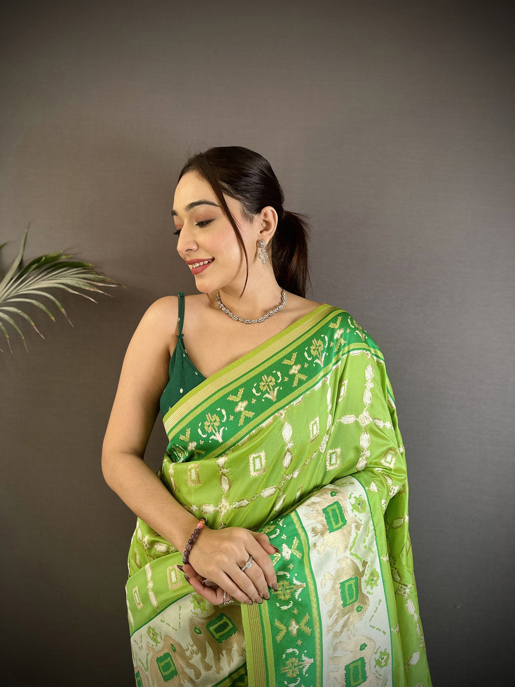 Joban Fashion Pear Green Banarasi Silk Motifs Inspired By Nature Saree - Distacart