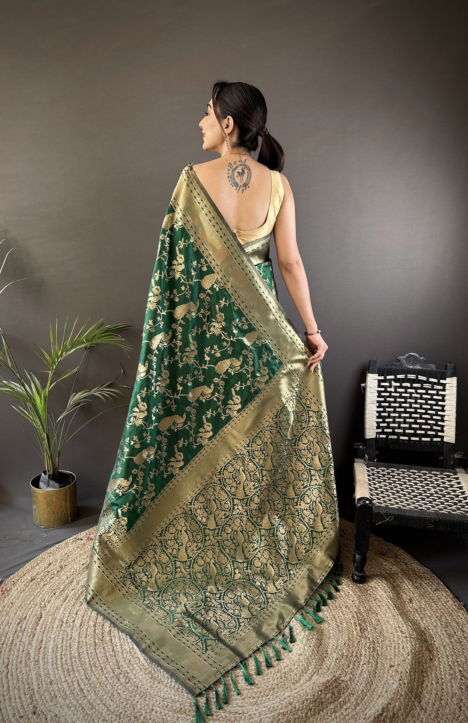 Joban Fashion Dark Green Banarasi Soft Lichi Silk Floral and Zari Pattern Saree - Distacart