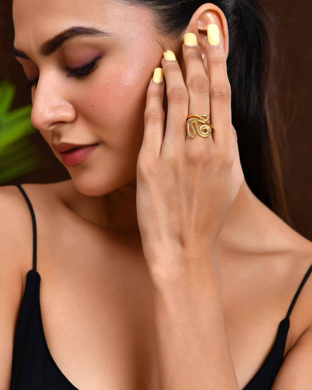 Jewels Nest Gold-Tone Adjustable Spiral Ring – Minimalist Contemporary Finger Ring for Women