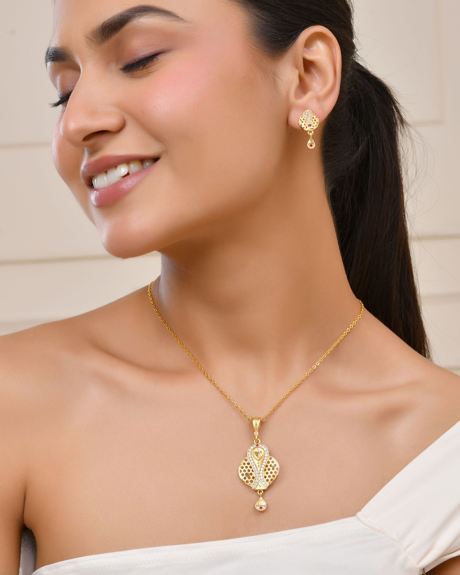 Jewels Nest Gold-Plated Honeycomb Design Pendant Necklace Set With Matching Earrings For Women