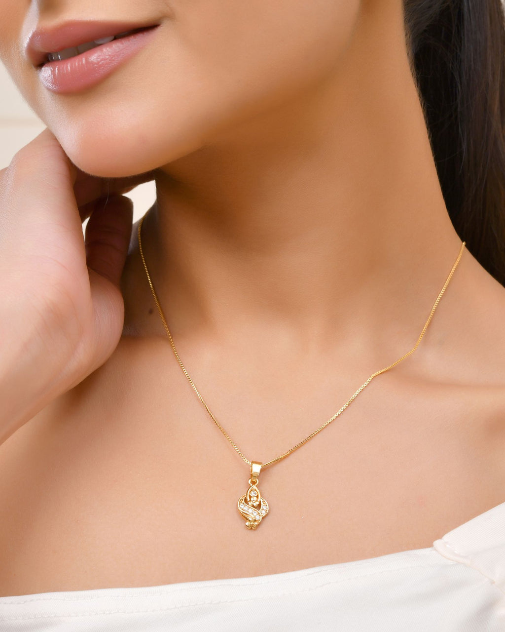 Jewels Nest Gold-Plated Leaf Motif Pendant Necklace For Women