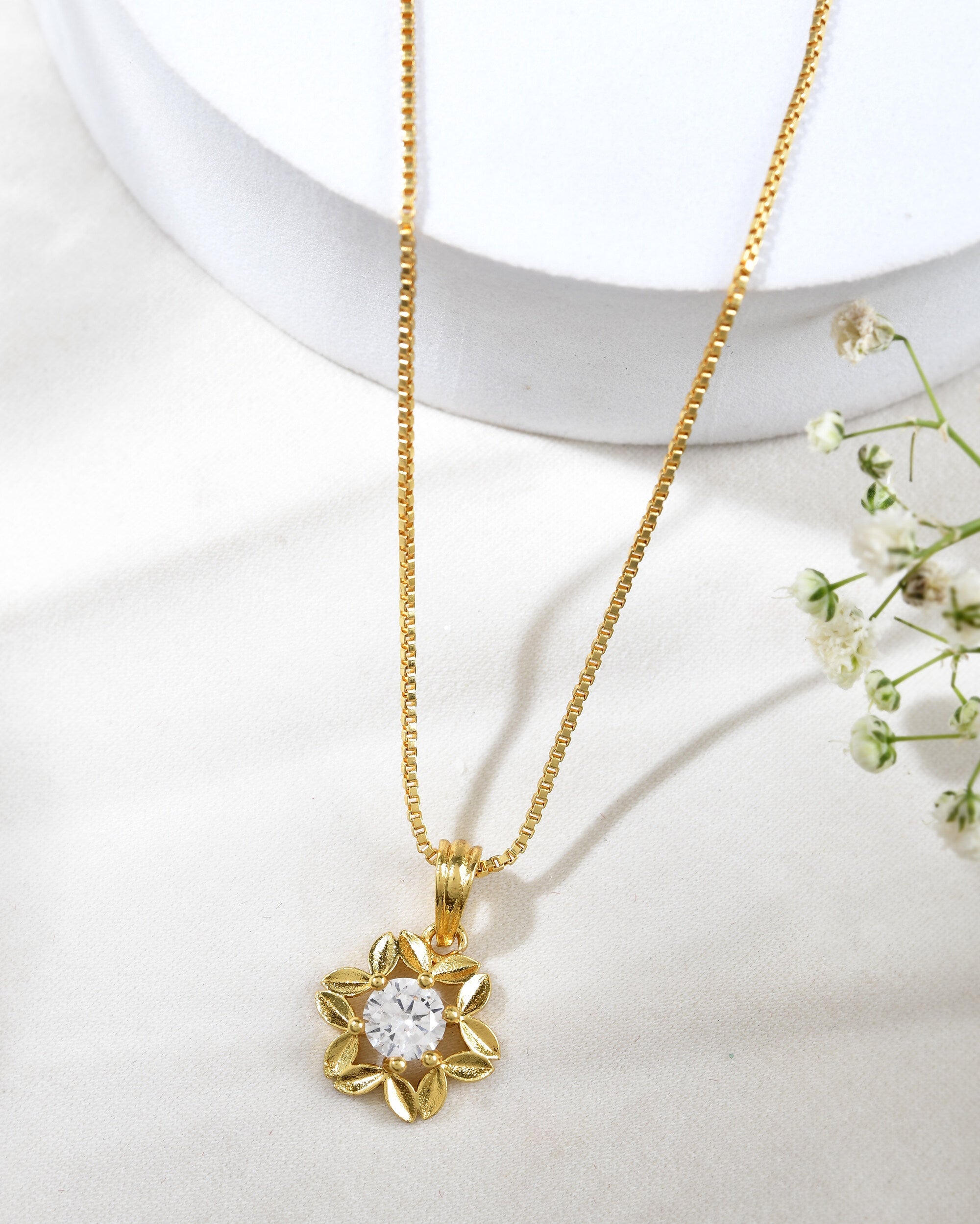 Jewels Nest Elegant Gold-Polished Floral Pendant with Sparkling Stone