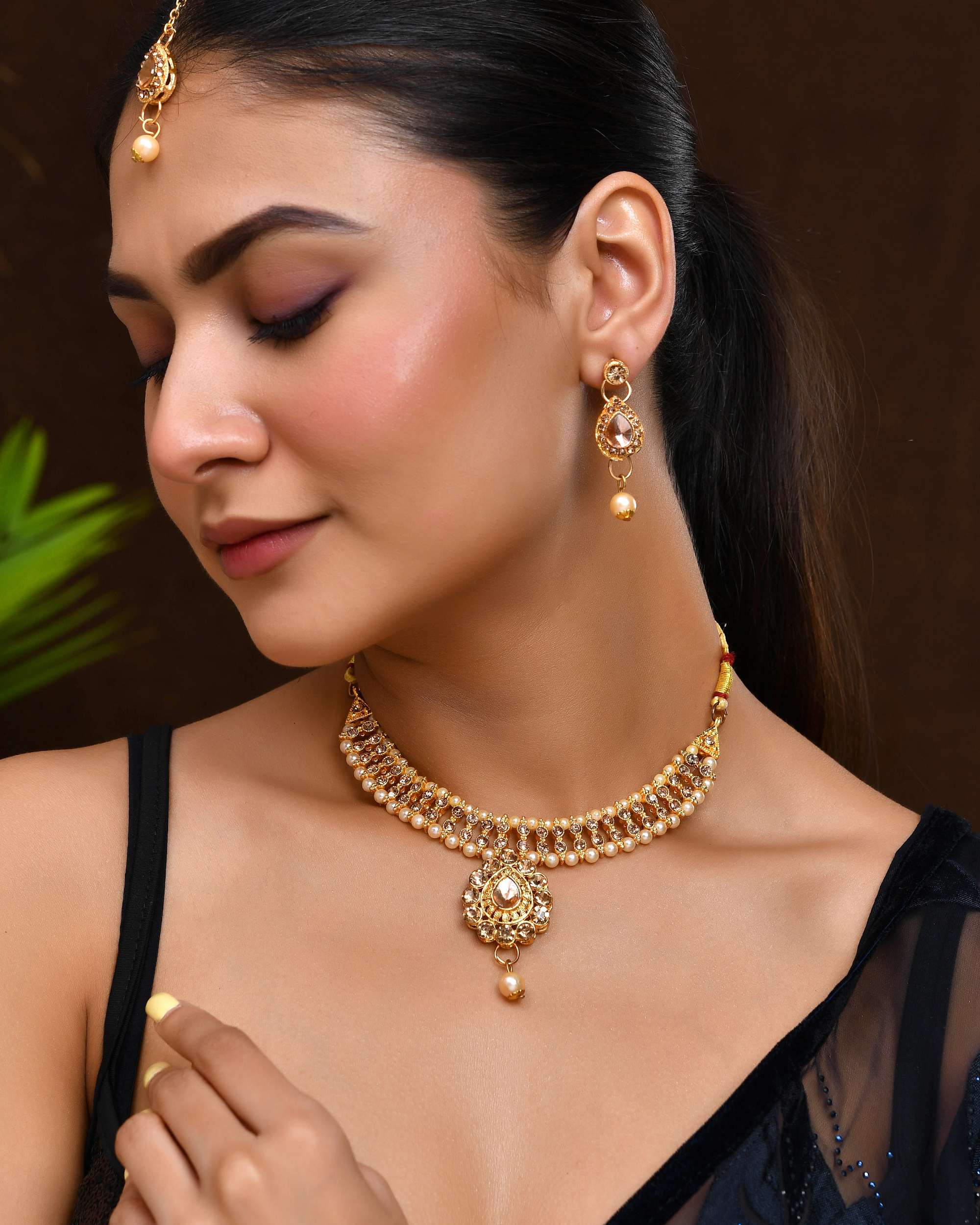Jewels Nest Royal Look Kundan-Style Beaded Gold Jewellery Set