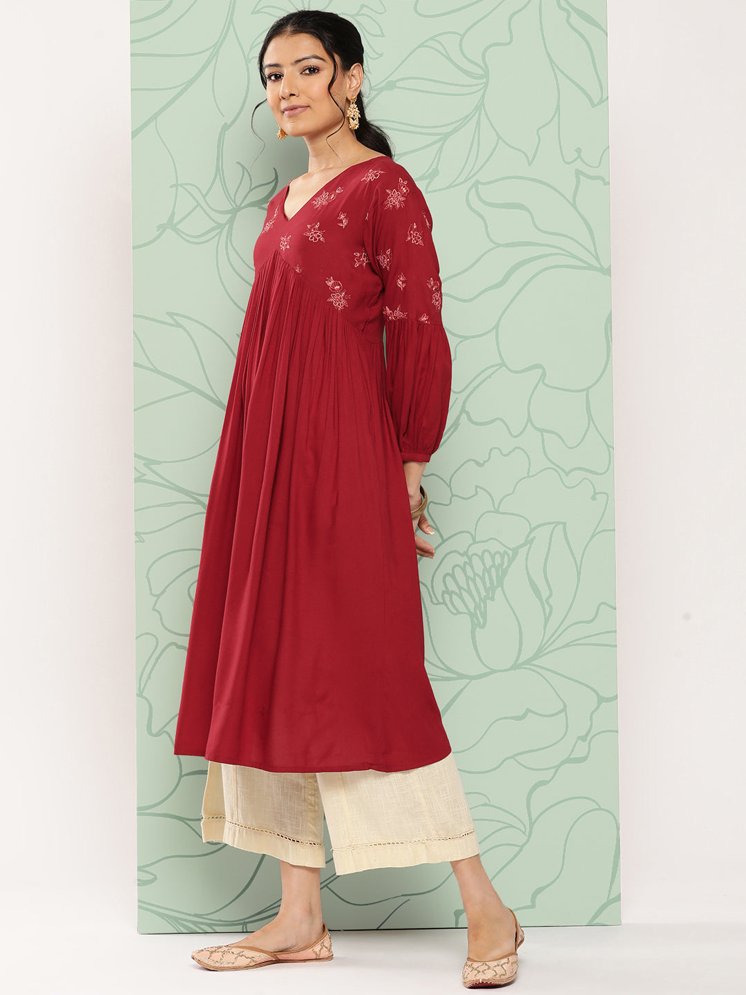 Janasya Women's Maroon Rayon Solid Party Gathered Kurta