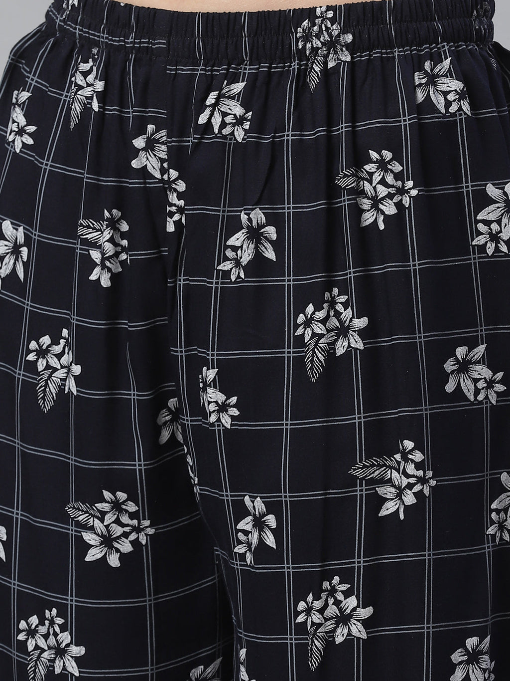 Jompers Women Black & White Floral Printed Kurta with Palazzos - Distacart