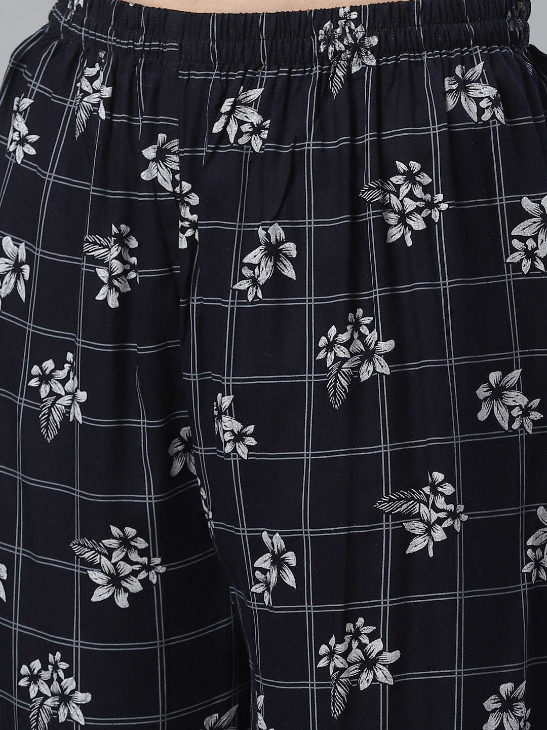 Jompers Women Black & White Floral Printed Kurta with Palazzos - Distacart
