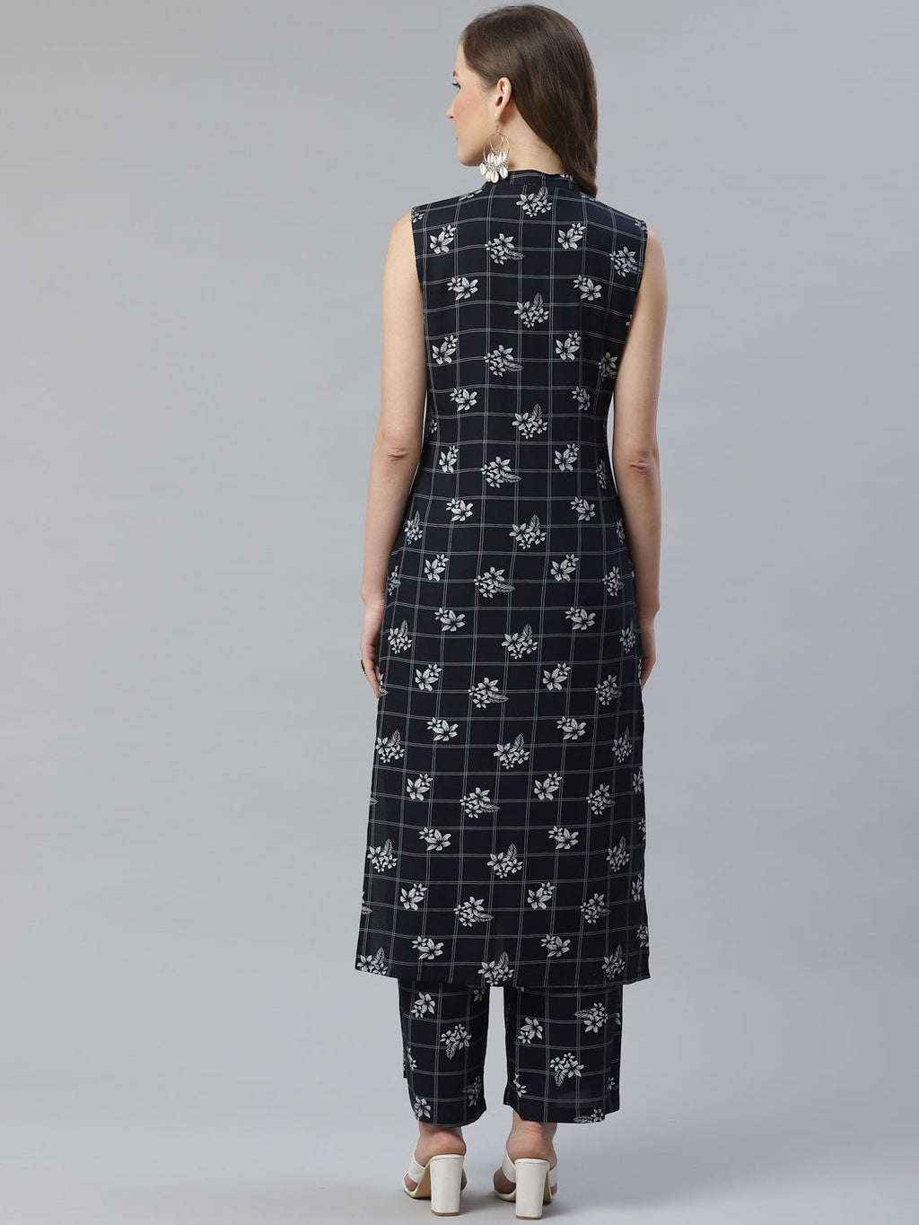 Jompers Women Black & White Floral Printed Kurta with Palazzos - Distacart