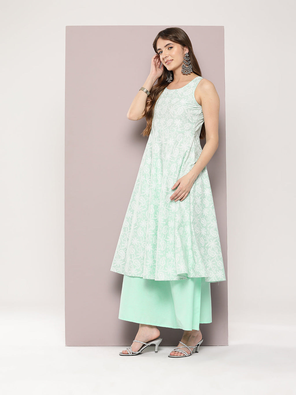 Jompers Women's Printed flared kurta palazzo dupatta set - Green