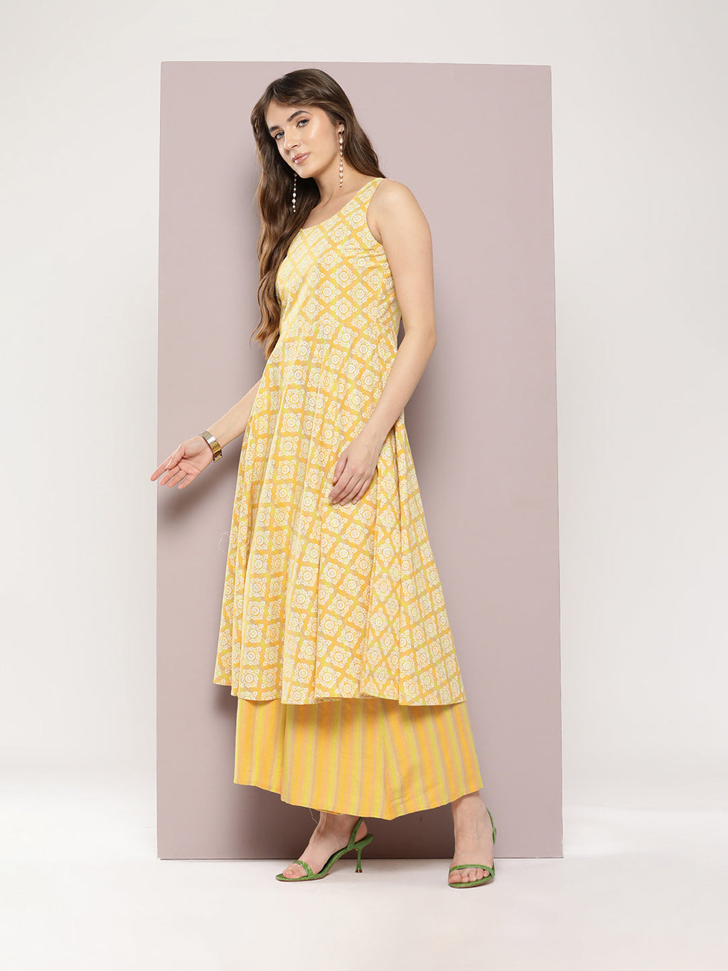 Jompers Women's Printed flared kurta palazzo dupatta set - Yellow