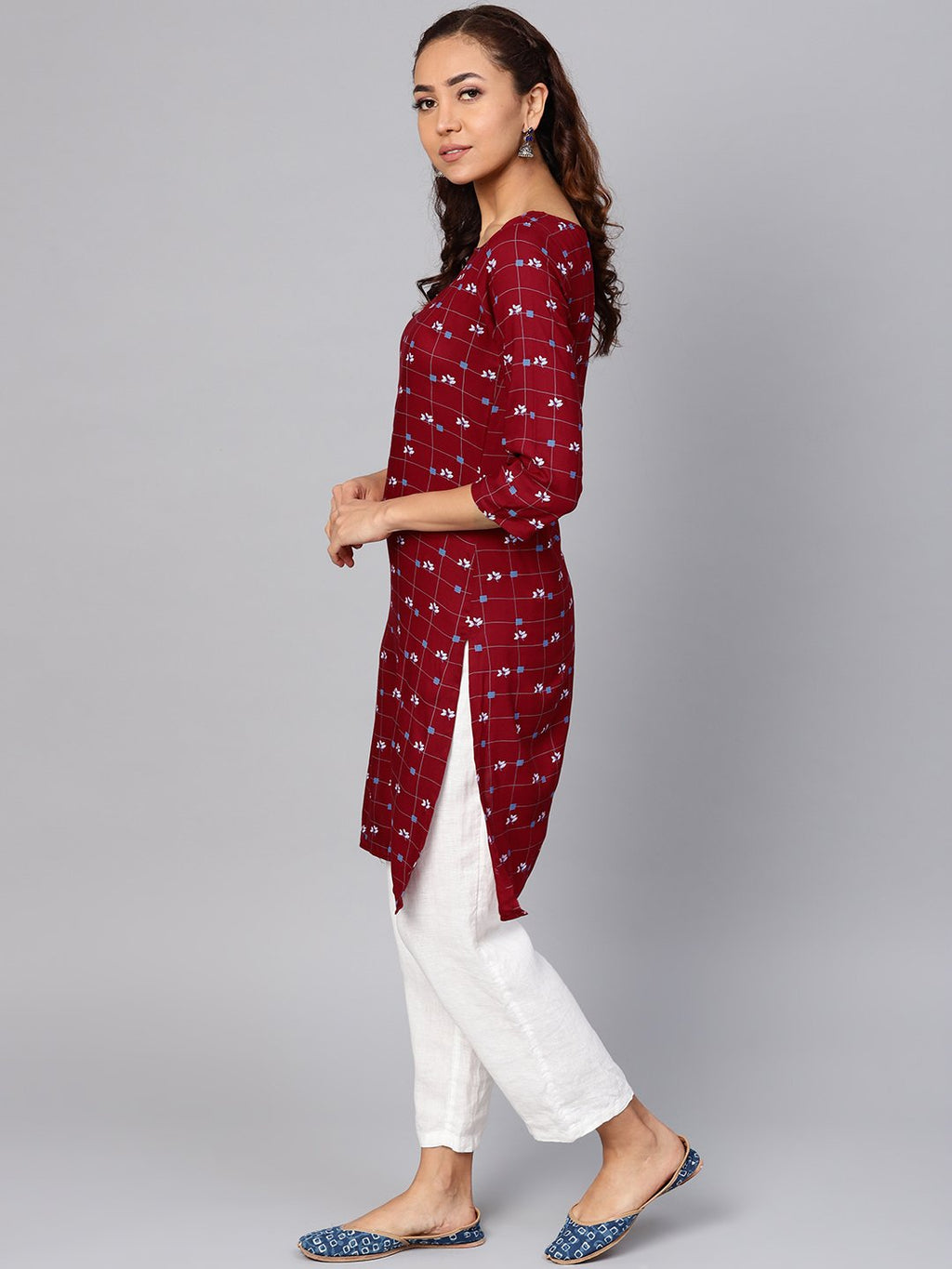 Jompers Women Maroon & Off-White Checked Straight Kurta - Distacart