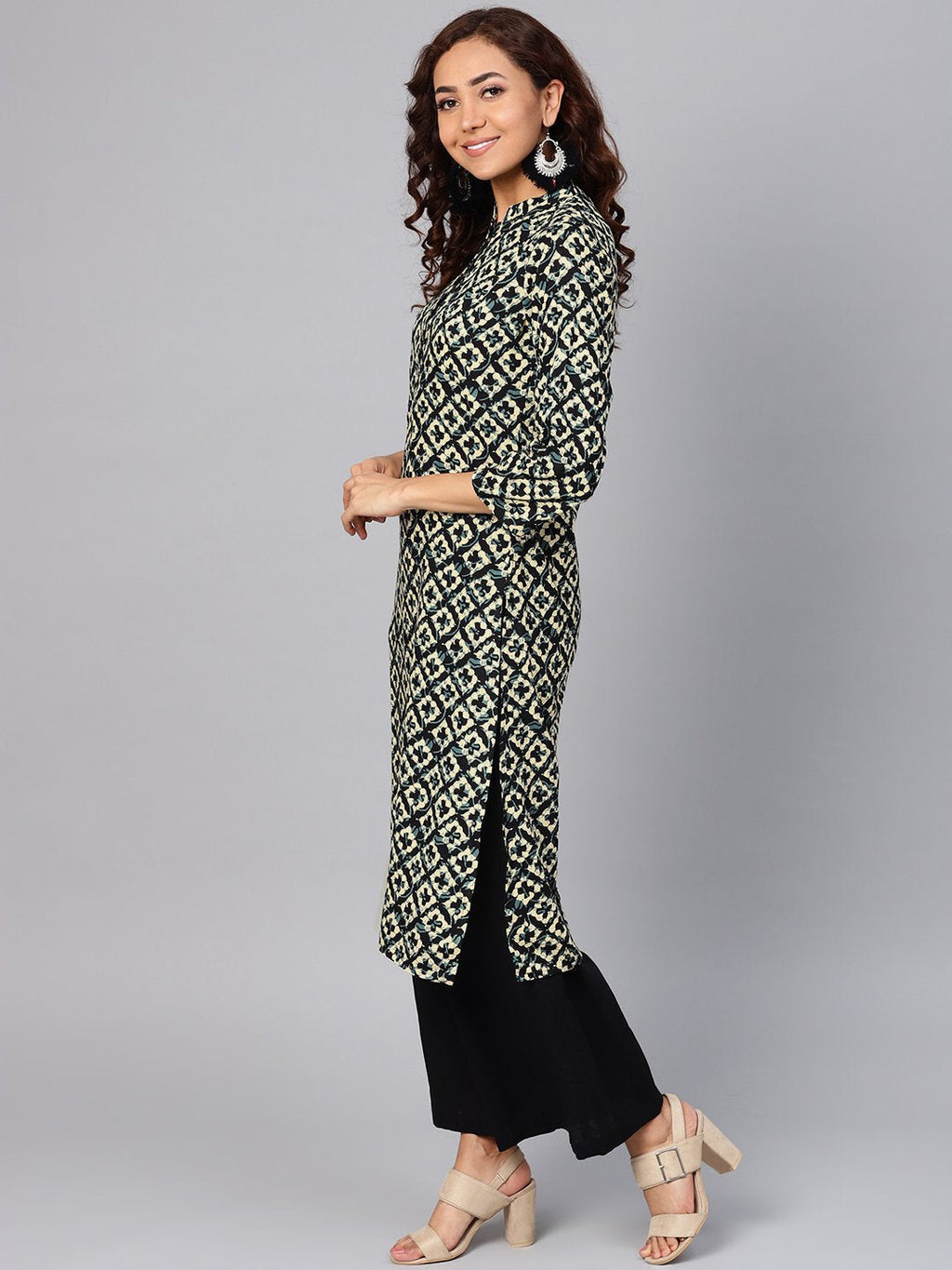 Jompers Women Cream-Coloured & Black Printed Straight Kurta - Distacart