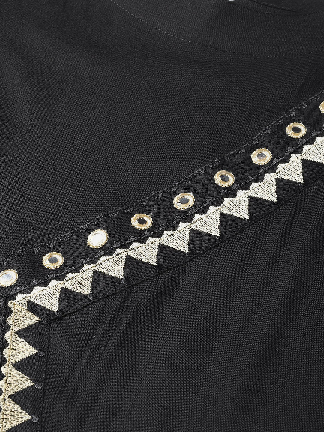 Jompers Women Black Embroidered Straight Kurta - Distacart