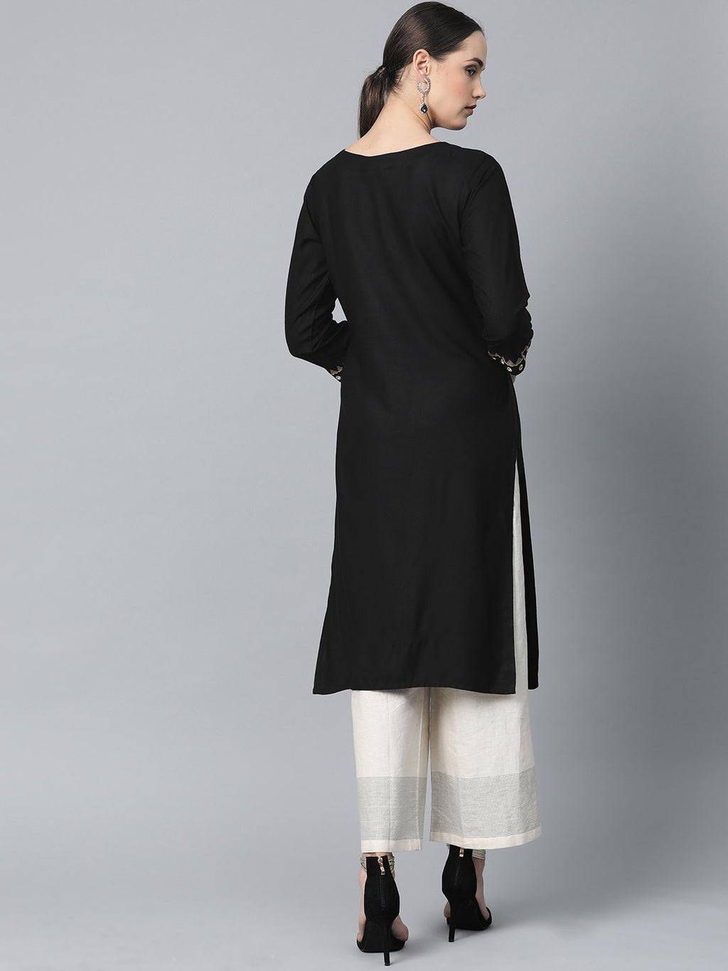 Jompers Women Black Embroidered Straight Kurta - Distacart