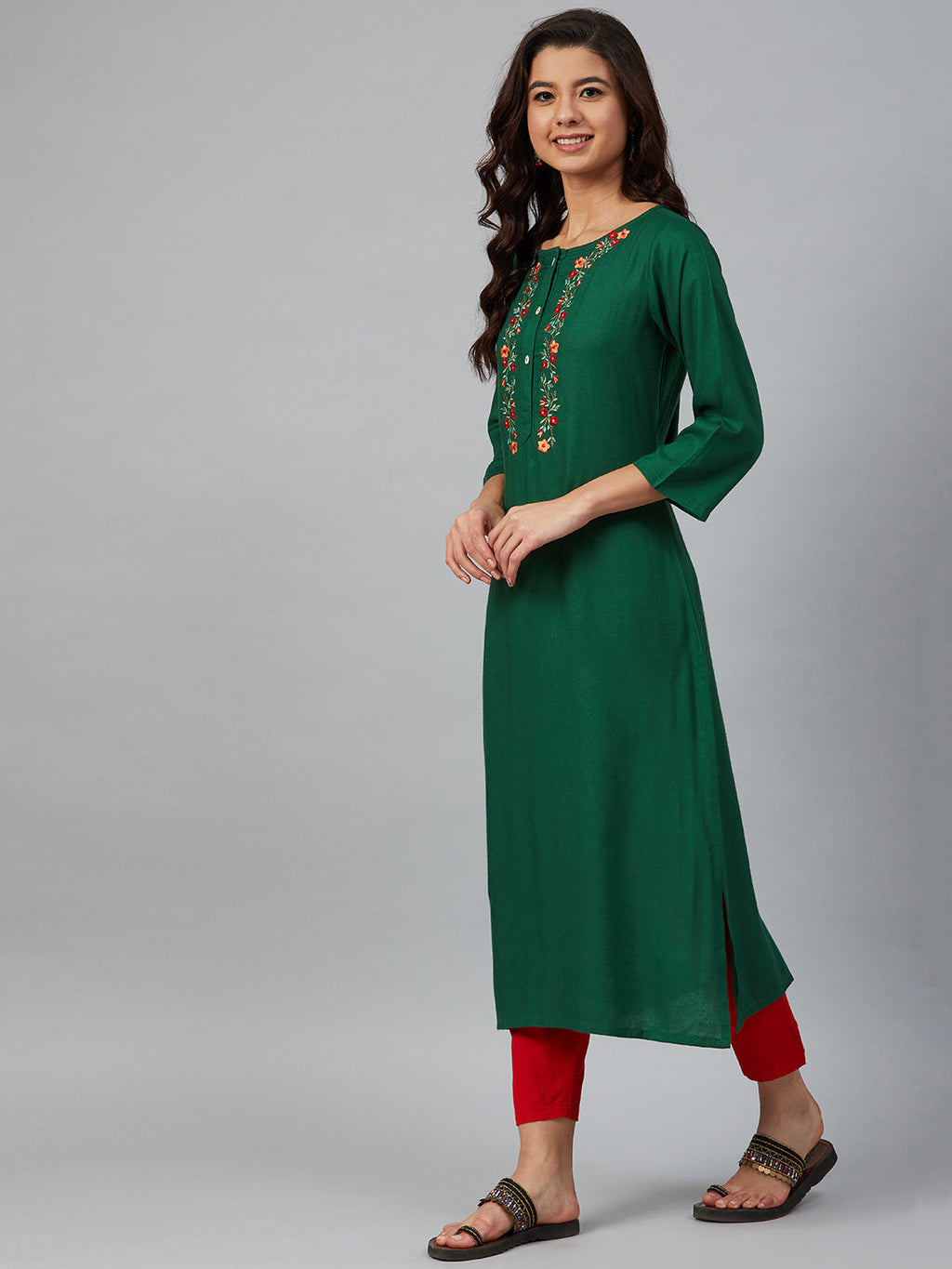 Jompers Women Green & Peach-Coloured Yoke Embroidered Straight Kurta - Distacart