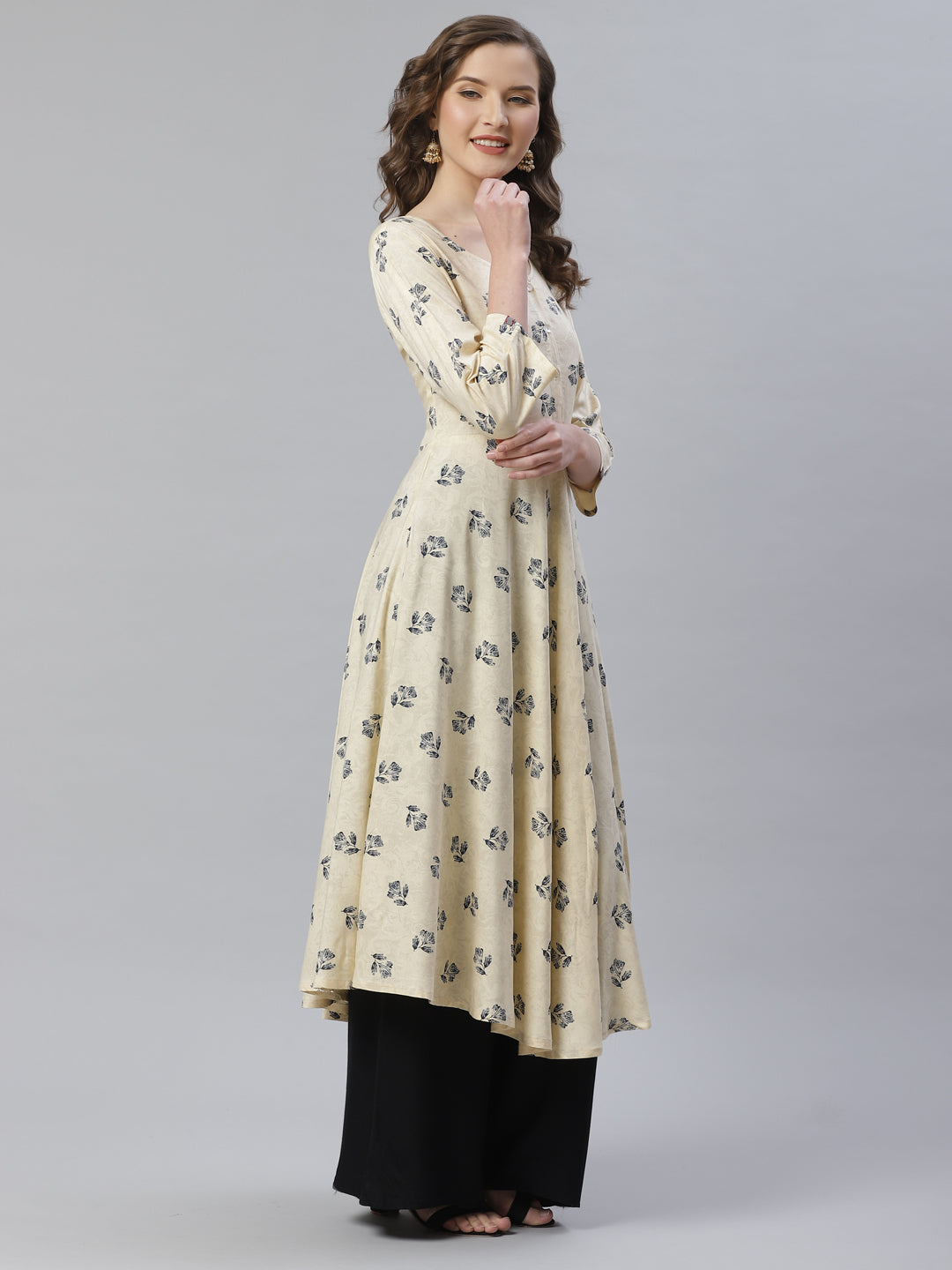 Jompers Women Off-White & Black Floral Printed A-Line Kurta ( ream ) - Distacart