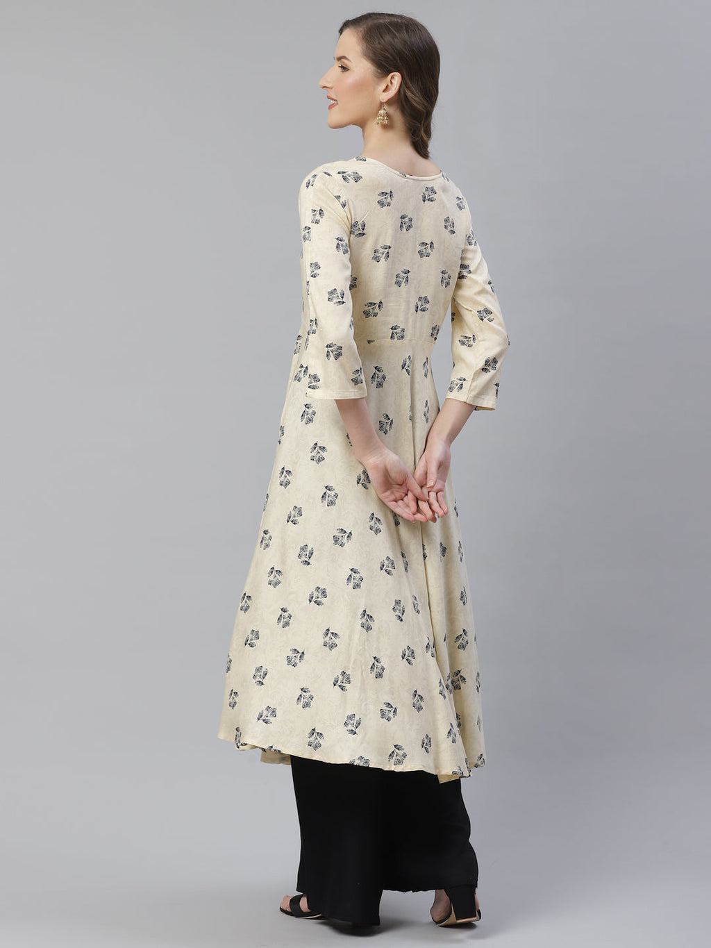 Jompers Women Off-White & Black Floral Printed A-Line Kurta ( ream ) - Distacart