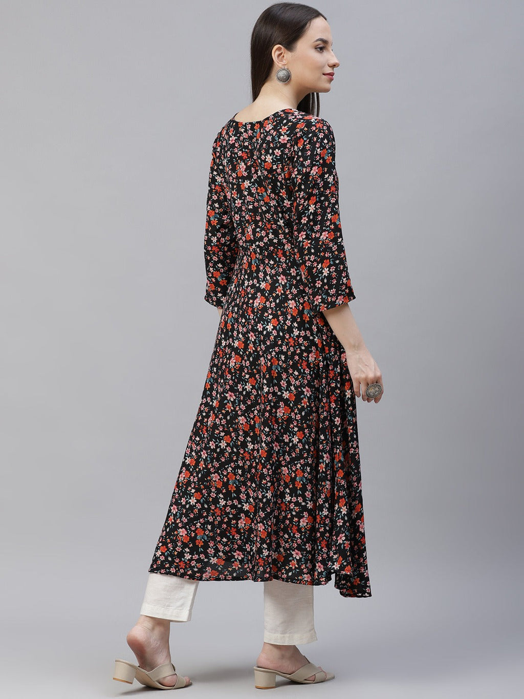 Jompers Women Black & Orange Floral Printed Floral Kurta (Black)